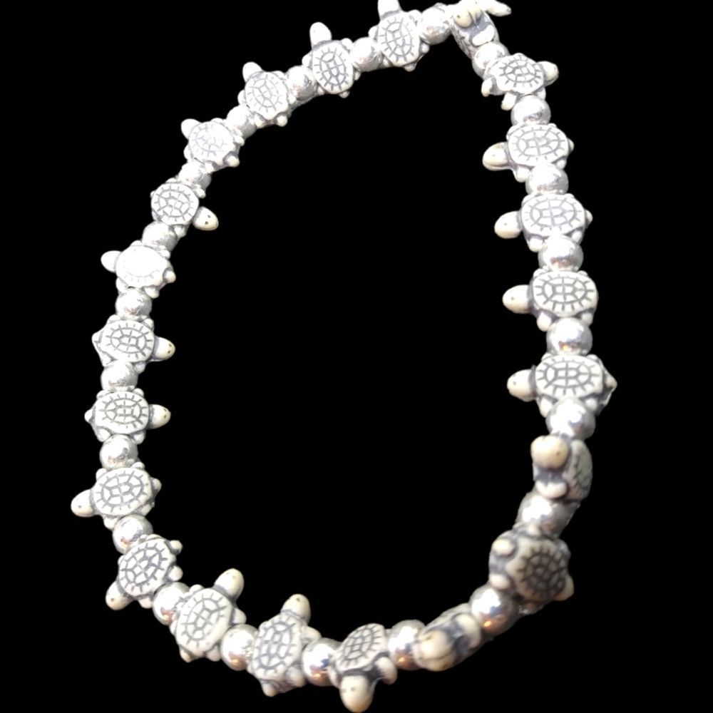 Silver toned turtle beaded‎ costume bracelet